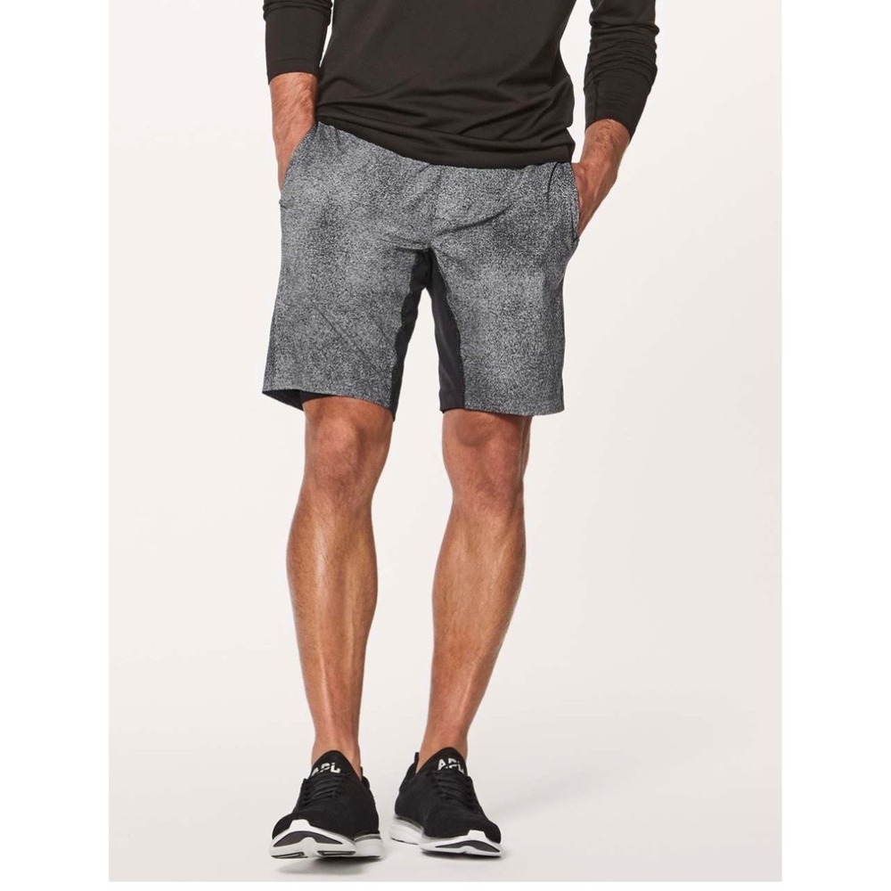 Lululemon T.H.E. Short *Luxtreme Liner 9"
Mist White Graphite Grey Medium